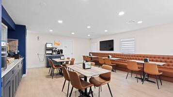 Free daily continental breakfast