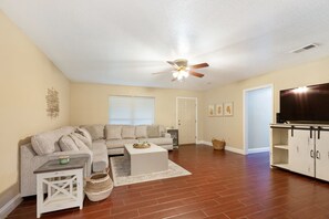Smart TV - Restaurants, Shopping, LSU - Trendy Remodel Excellent Location - Siegen and I-10 (Baton Rouge)