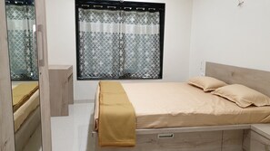3 bedrooms, bed sheets