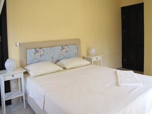 Down comforters, desk, blackout drapes, soundproofing - VİLLA (Marmaris)