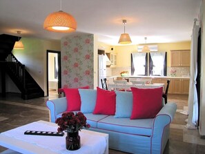 Down comforters, desk, blackout drapes, soundproofing - VİLLA (Marmaris)