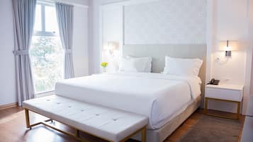 Minibar y caja de seguridad en la habitación