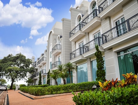 Exterior. Bisinii Hotel Boutique