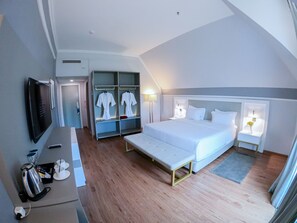 Habitación Deluxe, 1 cama King size | Minibar y caja de seguridad en la habitación 