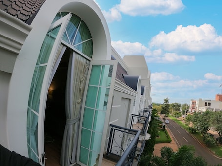 Minibar y caja de seguridad en la habitación