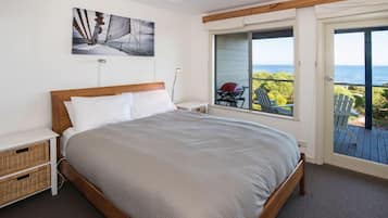 4 bedrooms, iron/ironing board, Internet