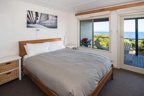 4 bedrooms, iron/ironing board, Internet - Whale House | Gracetown - Breathtaking Ocean Views (Gracetown)