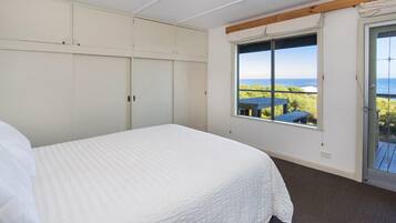 4 bedrooms, iron/ironing board, Internet