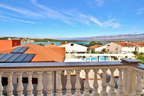 Property grounds - Holiday apartment with balcony and air conditioning (Soline)