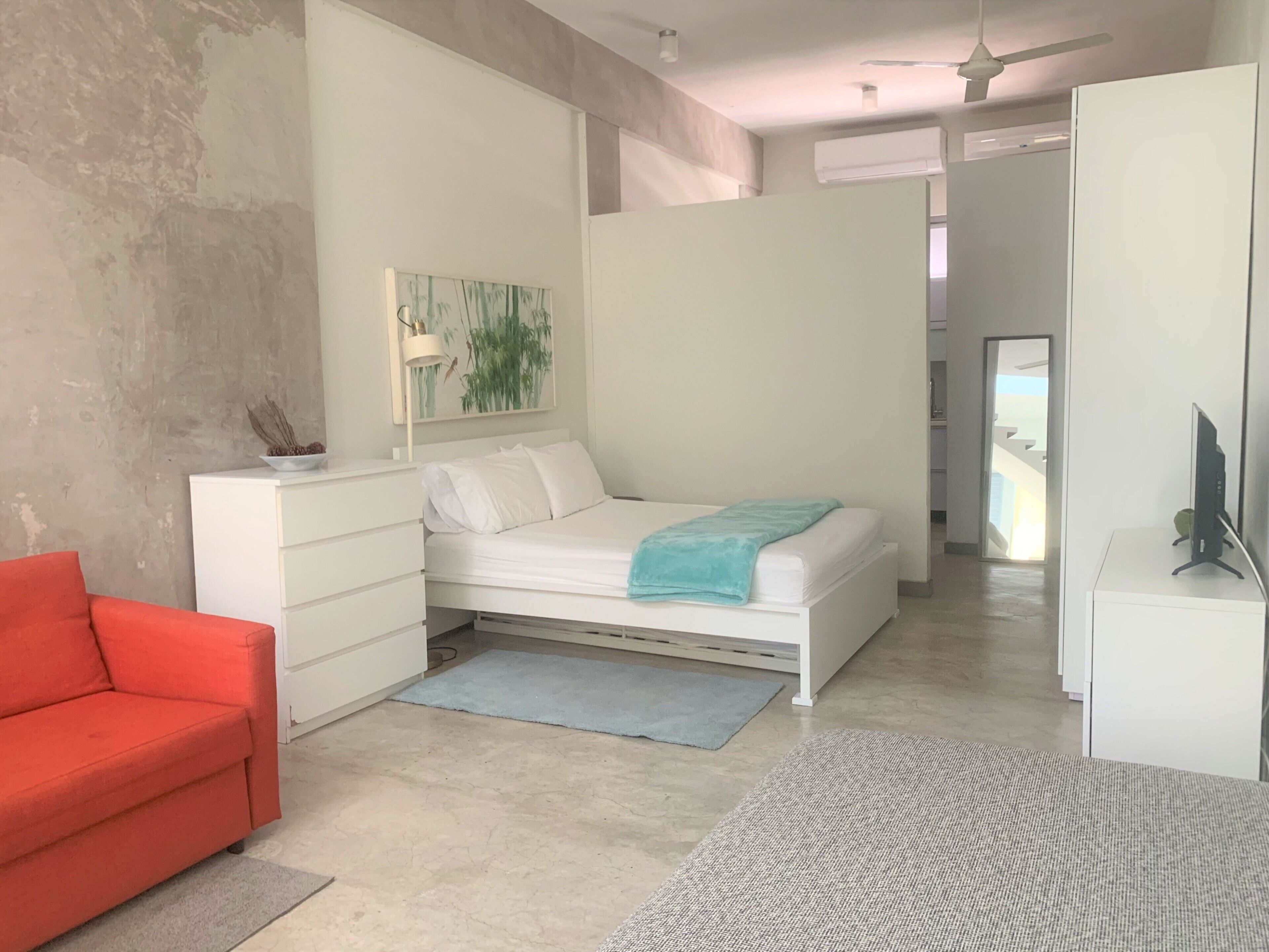 Business Studio | Hypo-allergenic bedding, pillowtop beds, laptop workspace, soundproofing