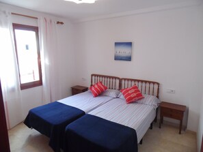 2 bedrooms, WiFi, bed sheets - Apartment with spectacular sea views (Santanyí)