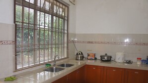 Basic Villa, 1 Queen Bed | Shared kitchen - Casuarina Lodge (Bachok)