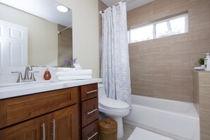 Towels, soap, shampoo, toilet paper - Hawaii studio/Haleiwa/Turtle Beach w/ Bikes/AC/30day minimum (Haleiwa)