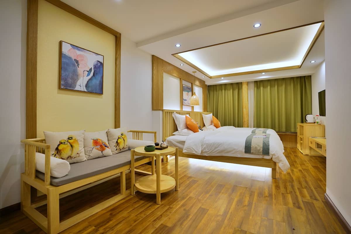 Premium bedding, individually decorated, individually furnished, desk