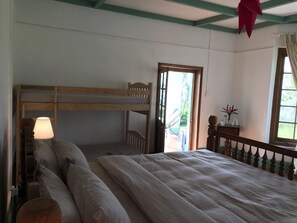 2 bedrooms, free WiFi, bed sheets - Full board on an organic tea estate high in the hills - whole cottage with staff (Hildummulla)