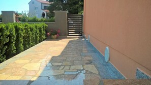 المنطقة المحيطة بالمنشأة