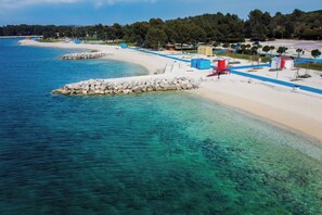 Beach - Helena vacation apartment with panoramic sea views (Pula)