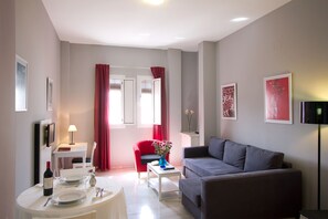 TV - Triana Terrace. 1-bedroom, roof-top terrace (Sevilla)