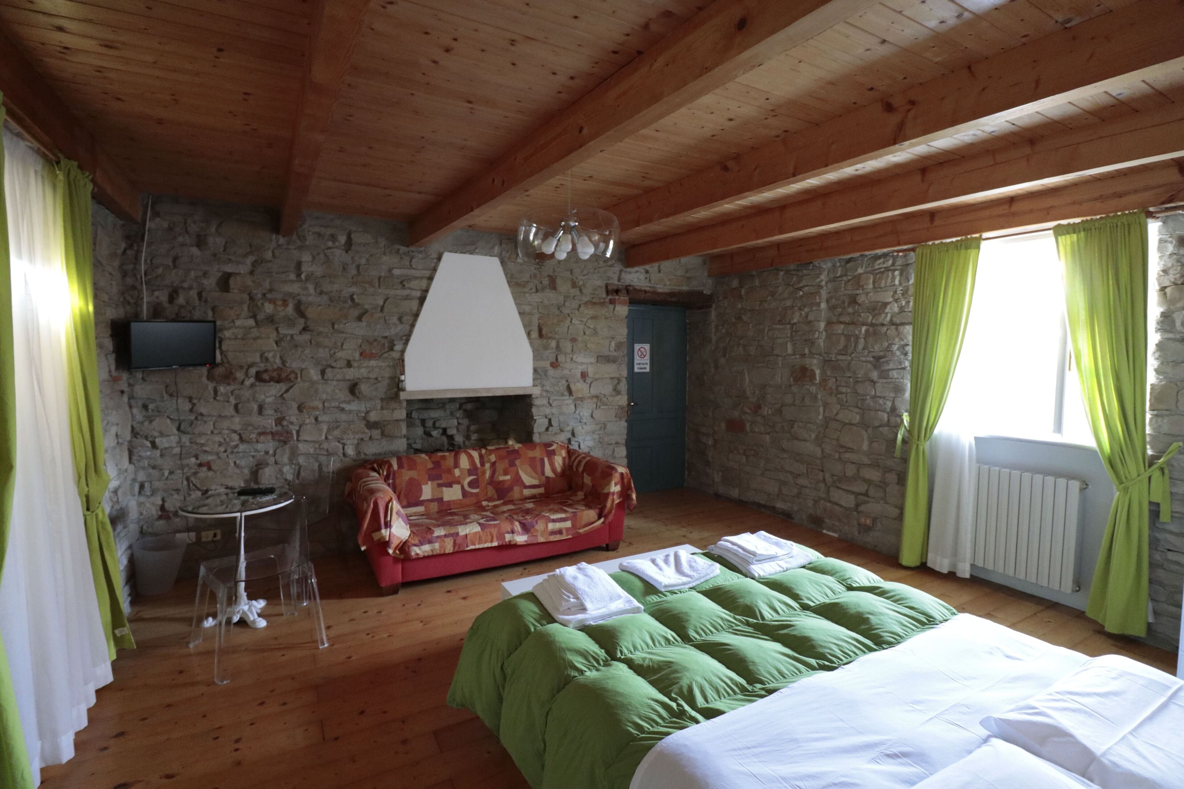 4 bedrooms, desk, iron/ironing board, free WiFi