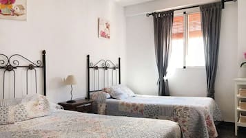 4 slaapkamers, een strijkplank/strijkijzer, wifi, beddengoed