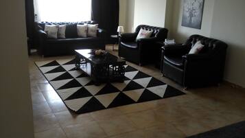 电视、乒乓球、办公室