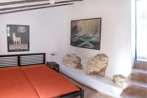 4 chambres, fer et planche à repasser, Wi-Fi, draps fournis