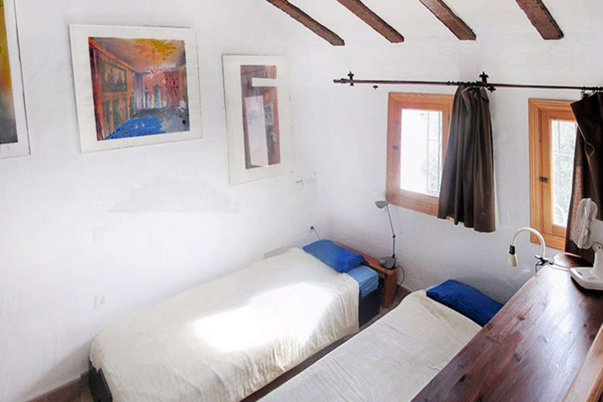 4 slaapkamers, een strijkplank/strijkijzer, wifi, beddengoed