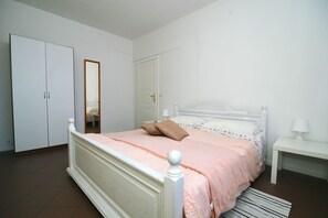 2 habitaciones, tabla de planchar con plancha y wifi gratis