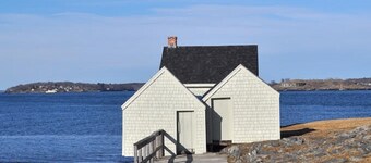 Willard Beach Neighborhood-Close to all Southern Maine has to offer!