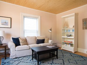 Smart TV -  Willard Beach Neighborhood-Close to all Southern Maine has to offer! (South Portland)
