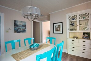 Dining -  Willard Beach Neighborhood-Close to all Southern Maine has to offer! (South Portland)