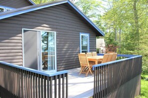 Outdoor dining - Waterfront Cabin with Inground Pool, Dock, Tennis (Boothbay Harbor)