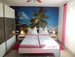 2 عدّة غرف نوم وخزنة داخل الغرفة ومكواة/لوح كي وواي فاي