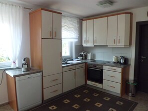 ثلاجة، ميكروويف، فرن، موقد طهي مسطح