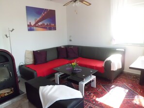 Fernseher, Kamin, Stereoanlage