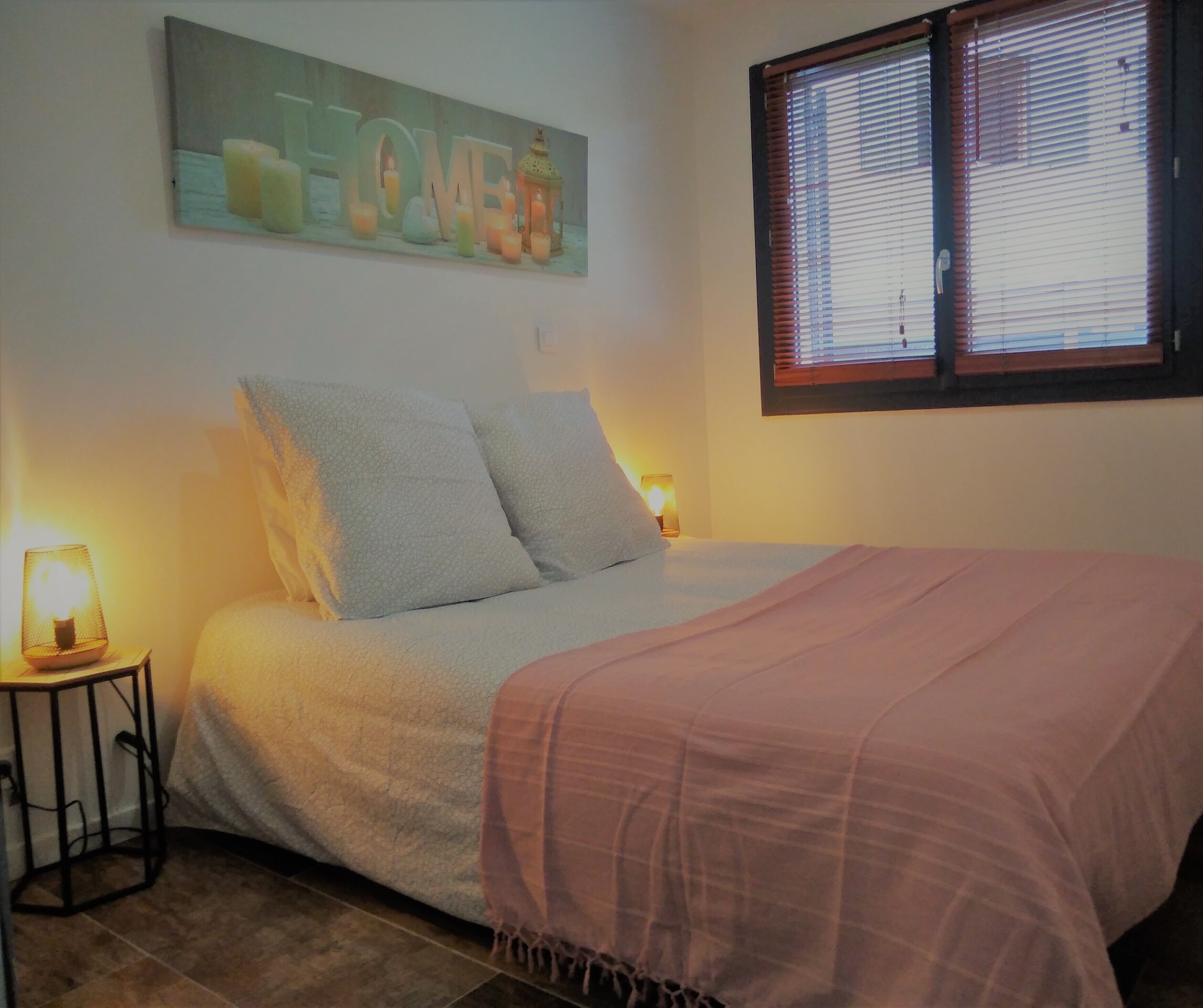 2 slaapkamers, een strijkplank/strijkijzer, gratis wifi, beddengoed