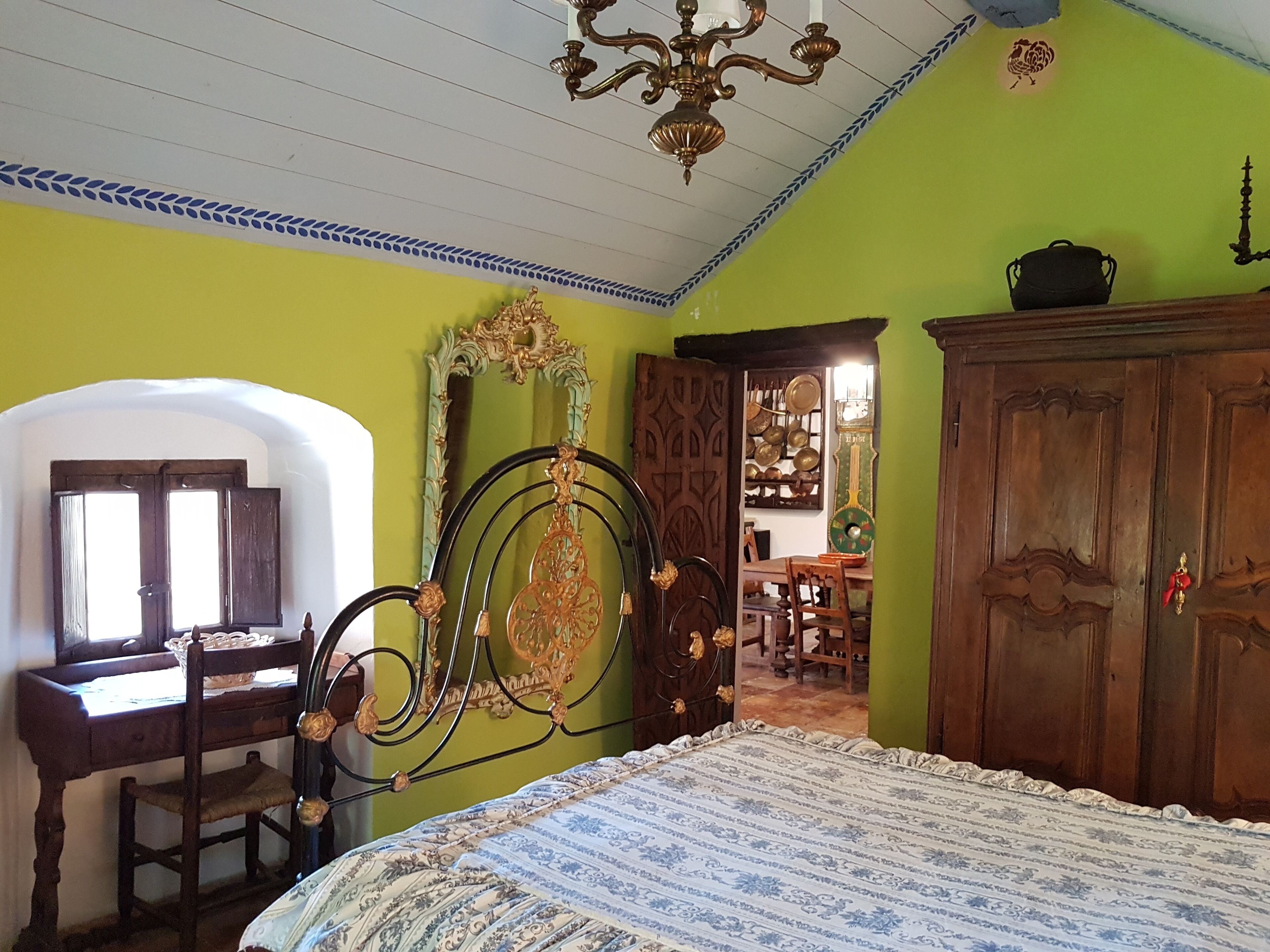 3 Schlafzimmer, Schreibtisch, schallisolierte Zimmer