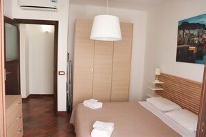 1 chambre, fer et planche à repasser, Wi-Fi gratuit, draps fournis