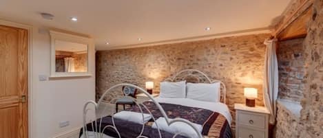 6 عدّة غرف نوم ومكواة/لوح كي وسرير سفر وواي فاي مجانًا