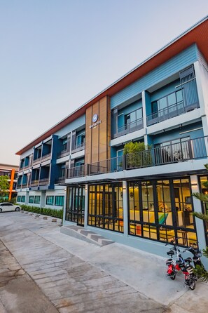 Parkir mandiri gratis