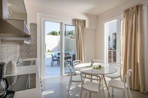 Dining - Heated pool + Hydromassage ★ 500mt to beach ★ Sea view ★ Walk to market / restaurants / bar (Stalos)