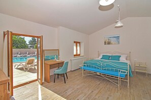 4 makuuhuonetta, silitysrauta/-lauta, Wi-Fi, vuodevaatteet