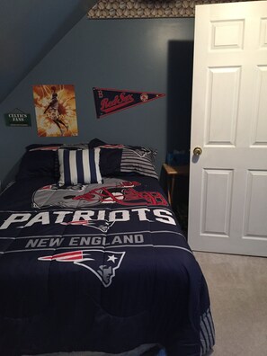 3 bedrooms, iron/ironing board, WiFi, bed sheets - A Family-Friendly, Pet-Friendly home on MDI - $1800/wk  (Mount Desert)