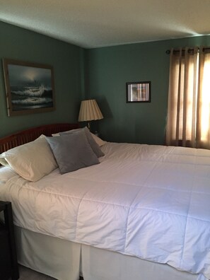 3 habitaciones, tabla de planchar con plancha, wifi y ropa de cama 