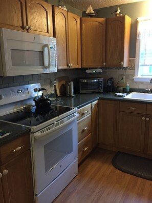 Fridge, microwave, oven, stovetop - A Family-Friendly, Pet-Friendly home on MDI - $1800/wk  (Mount Desert)