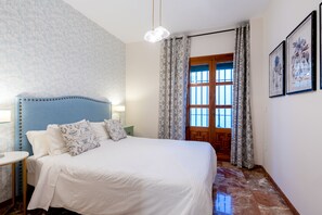 1 bedroom, iron/ironing board, WiFi, bed sheets - Plaza Santa Cruz. Traditional apartment in Santa Cruz (Sevilla)