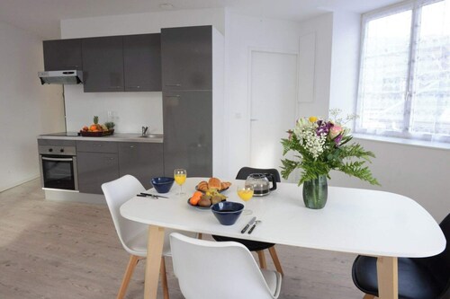 Valoisa 3. kerroksen huoneisto, Dieppen keskusta