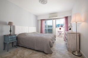 2 bedrooms, in-room safe, iron/ironing board, free WiFi