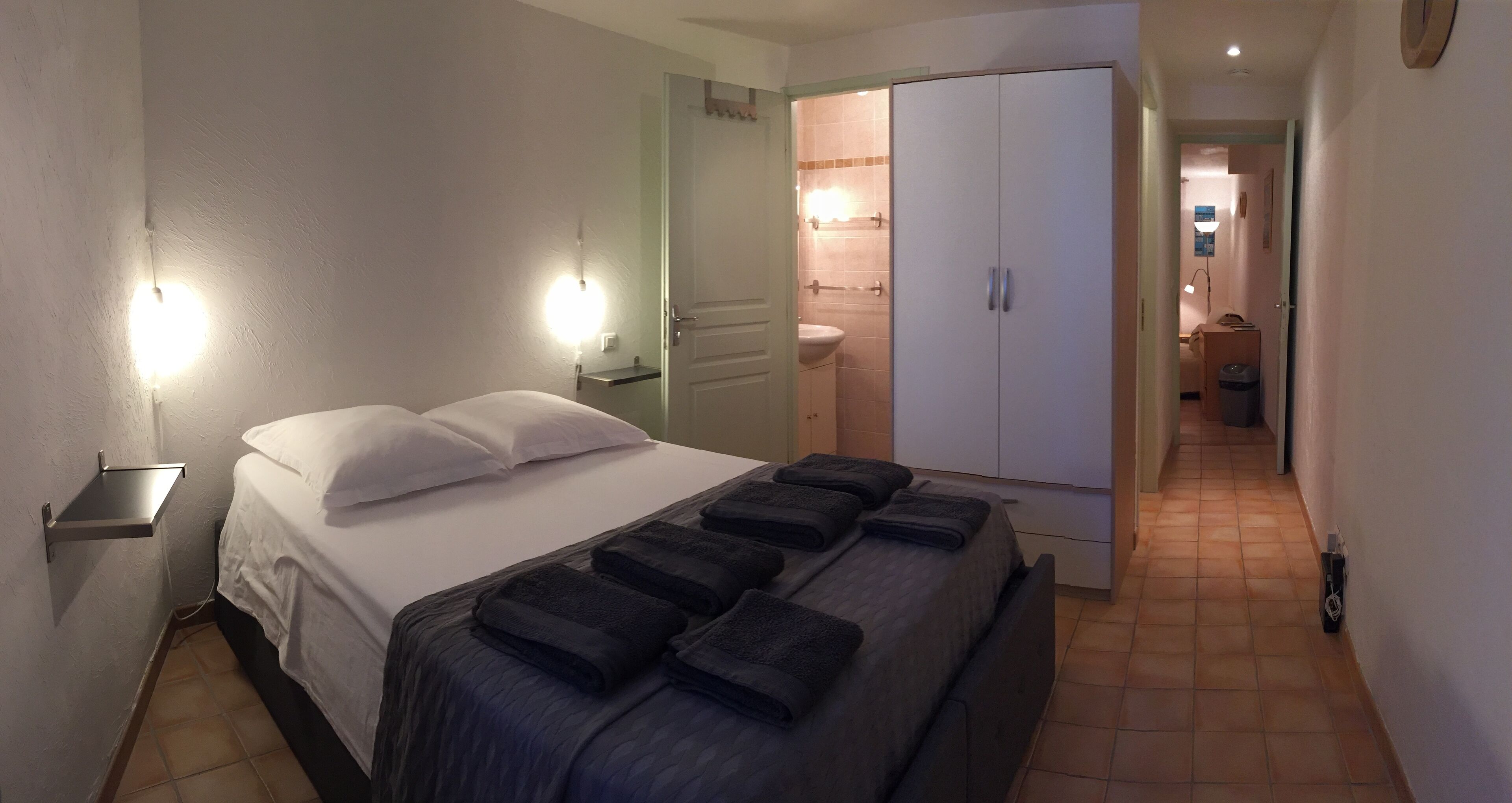 1 chambre, fer et planche à repasser, Wi-Fi, draps fournis