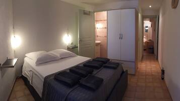 1 chambre, fer et planche Ă repasser, Wi-Fi, draps fournis